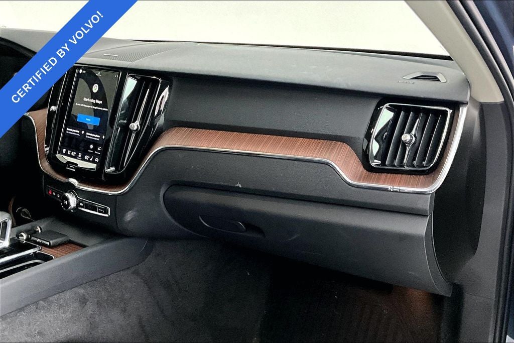 2024 Volvo XC60 B5 Plus Dark Theme