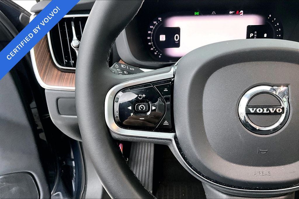 2024 Volvo XC60 B5 Plus Dark Theme