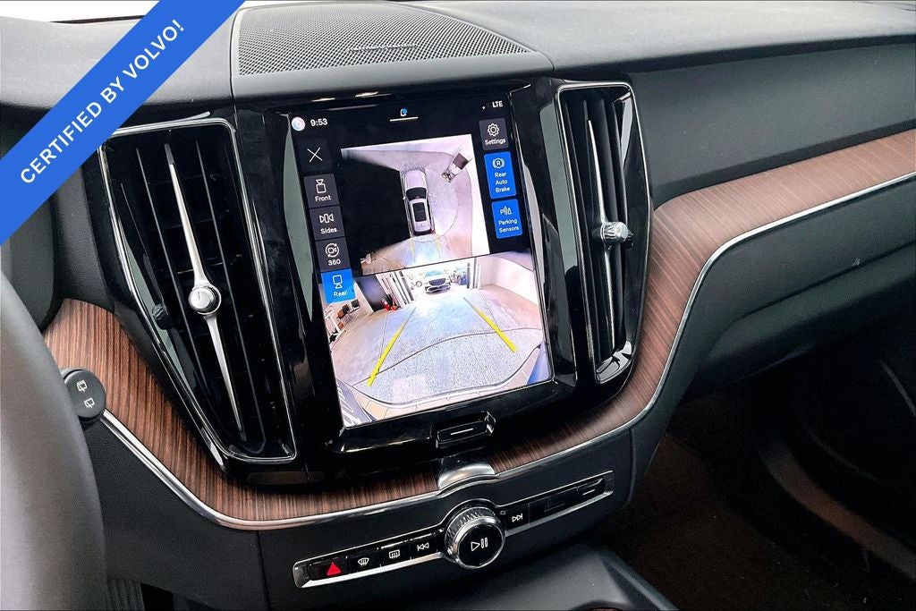 2024 Volvo XC60 B5 Plus Dark Theme