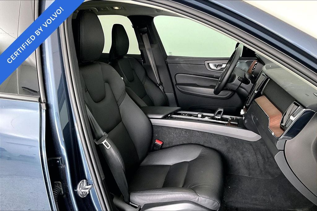 2024 Volvo XC60 B5 Plus Dark Theme