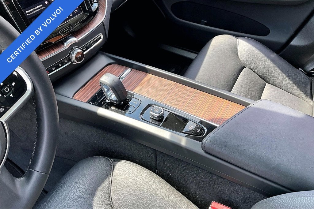 2024 Volvo XC60 B5 Plus Dark Theme