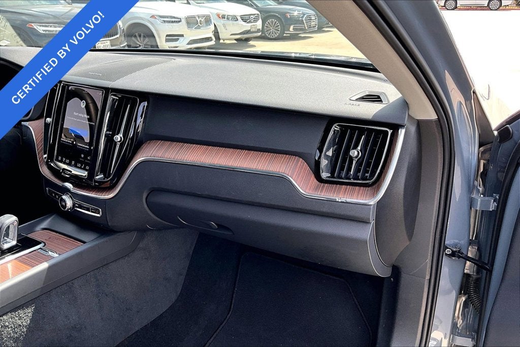 2024 Volvo XC60 B5 Plus Dark Theme