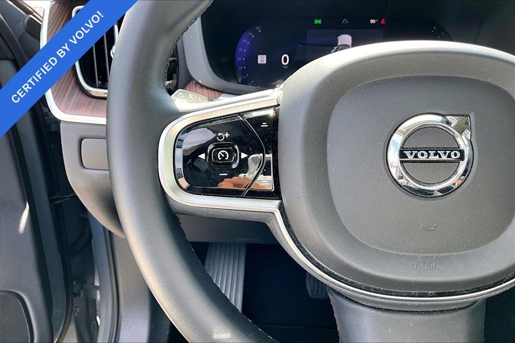 2024 Volvo XC60 B5 Plus Dark Theme