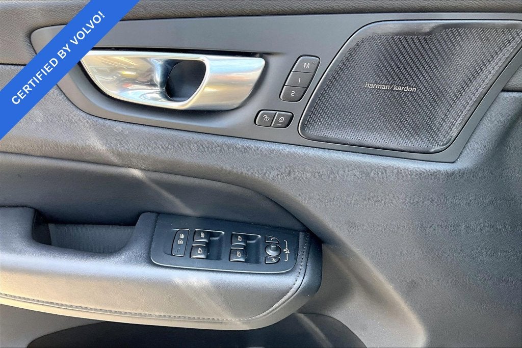 2024 Volvo XC60 B5 Plus Dark Theme