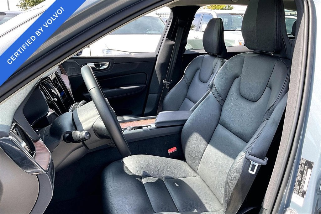 2024 Volvo XC60 B5 Plus Dark Theme