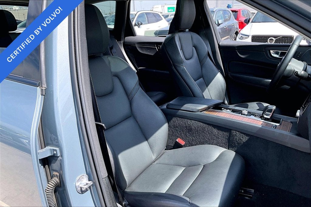 2024 Volvo XC60 B5 Plus Dark Theme