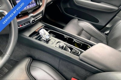 2023 Volvo XC60 B5 Ultimate Dark Theme