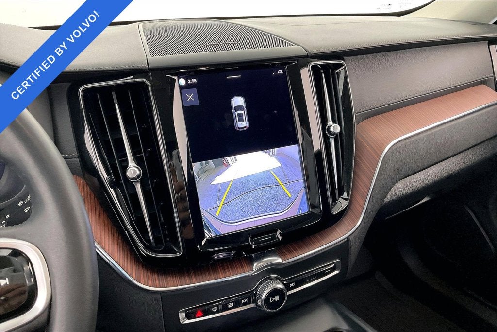 2023 Volvo XC60 B5 Ultimate Dark Theme