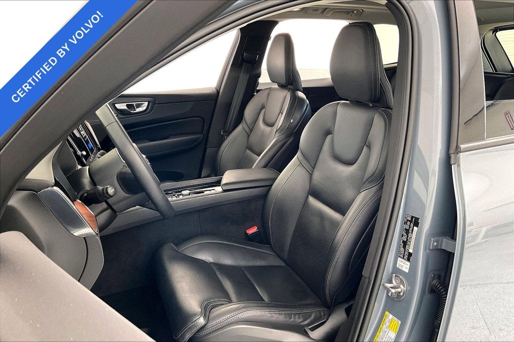 2023 Volvo XC60 B5 Ultimate Dark Theme