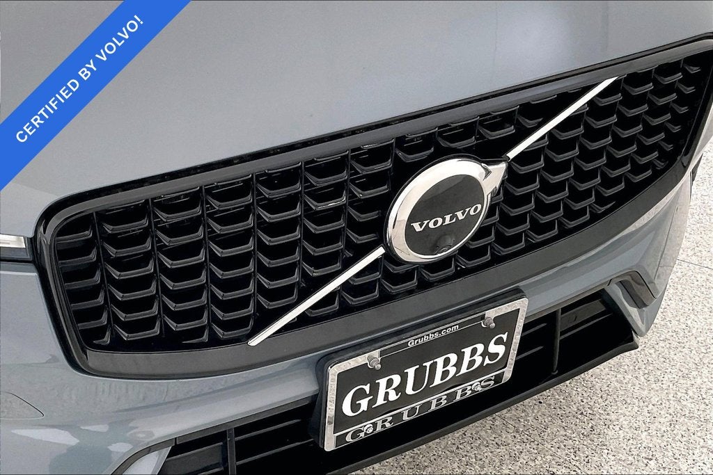 2023 Volvo XC60 B5 Ultimate Dark Theme
