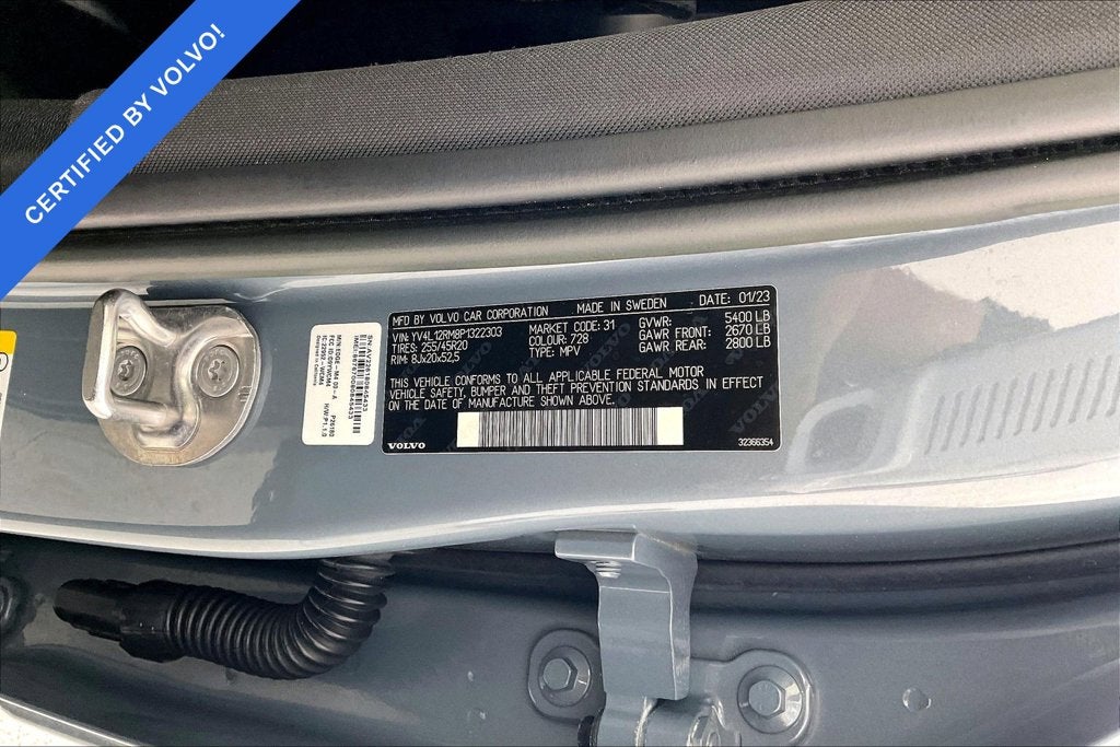2023 Volvo XC60 B5 Ultimate Dark Theme