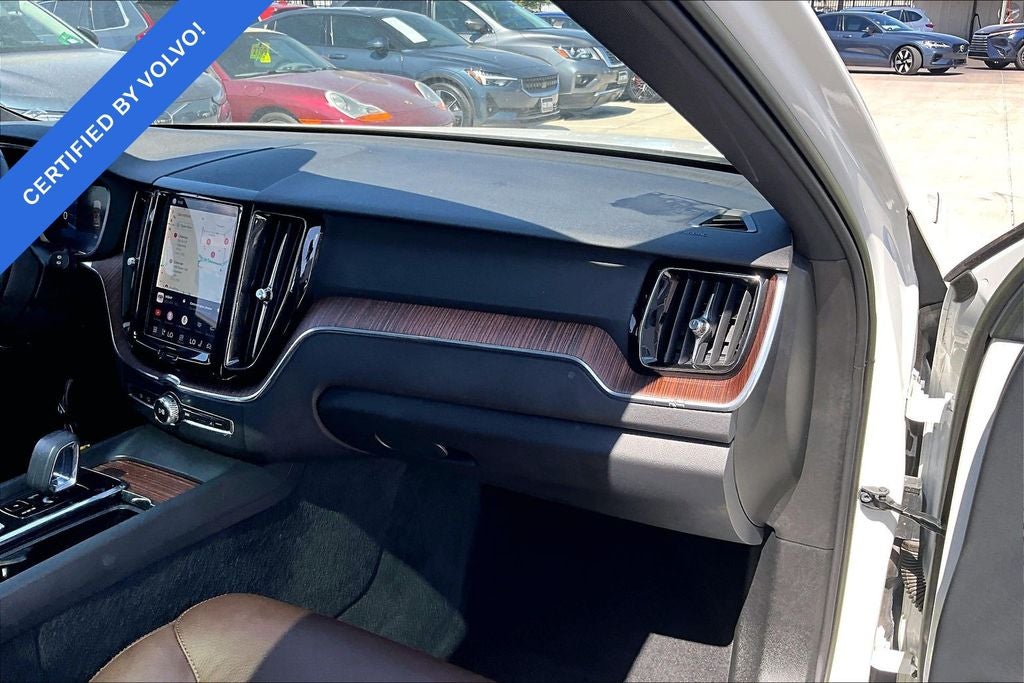 2023 Volvo XC60 B5 Plus Bright Theme