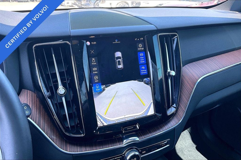 2023 Volvo XC60 B5 Plus Bright Theme