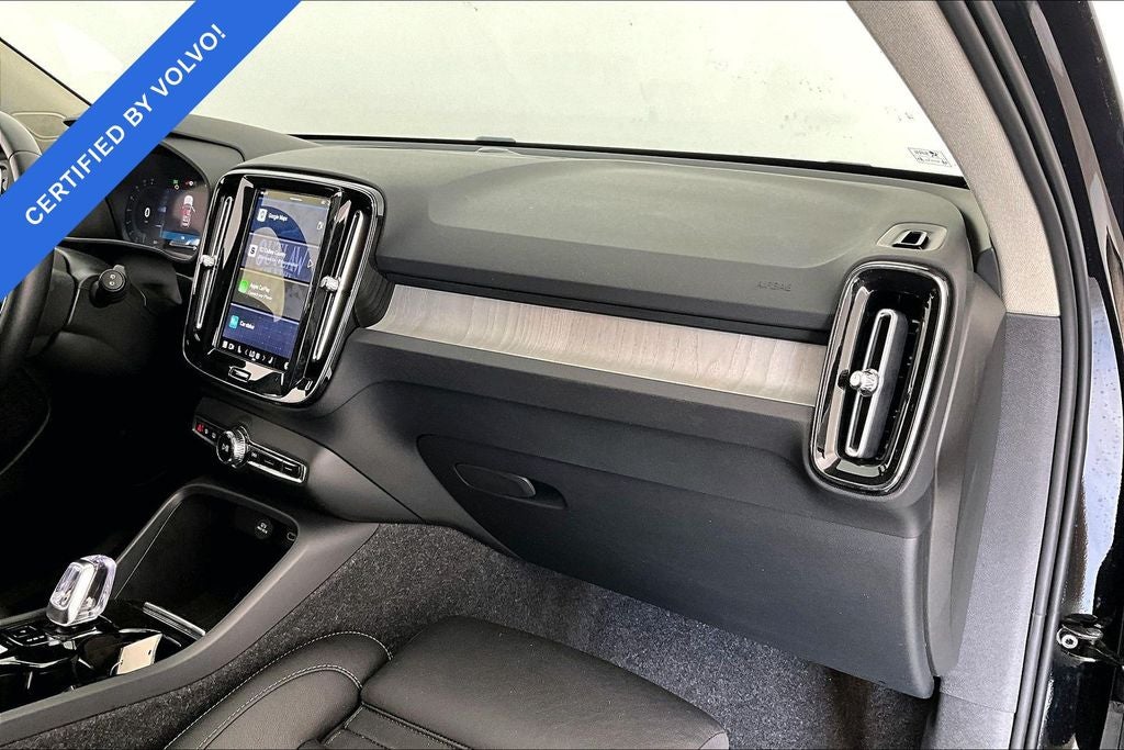 2025 Volvo XC40 B5 Plus Dark Theme