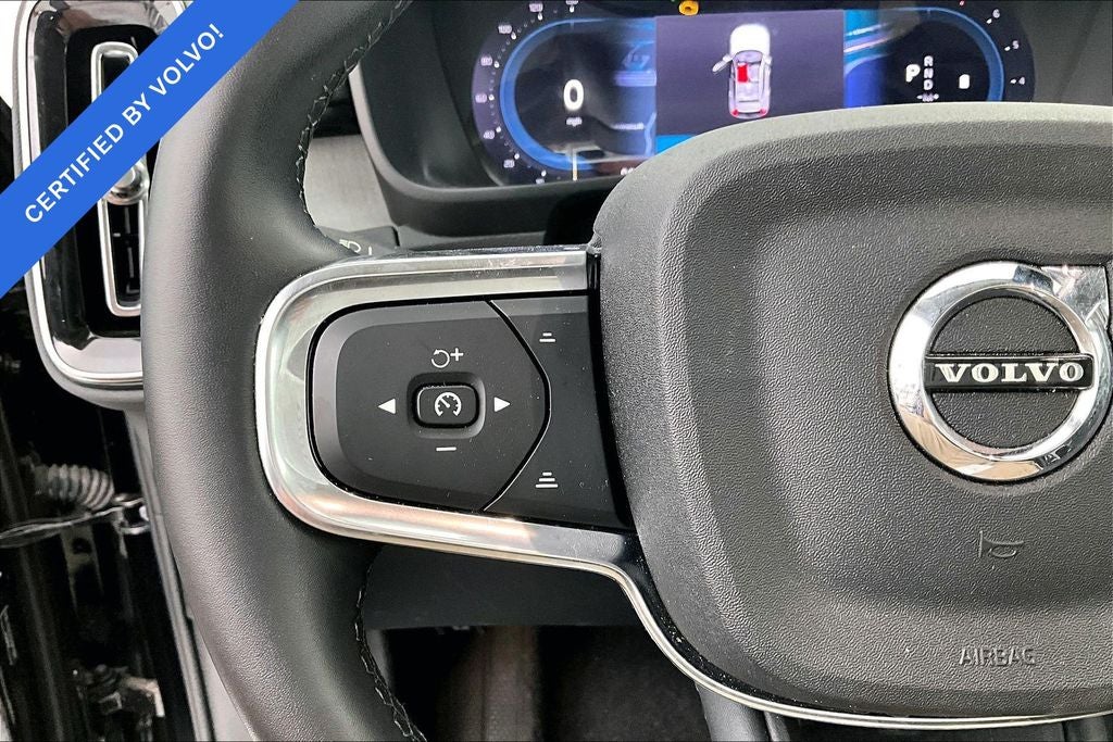 2025 Volvo XC40 B5 Plus Dark Theme