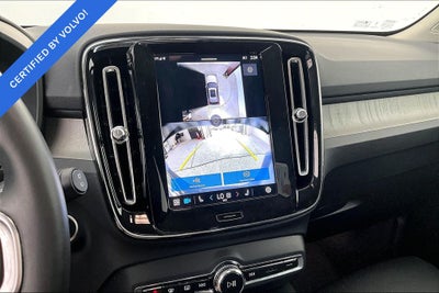 2025 Volvo XC40 B5 Plus Dark Theme