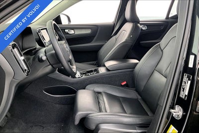 2025 Volvo XC40 B5 Plus Dark Theme