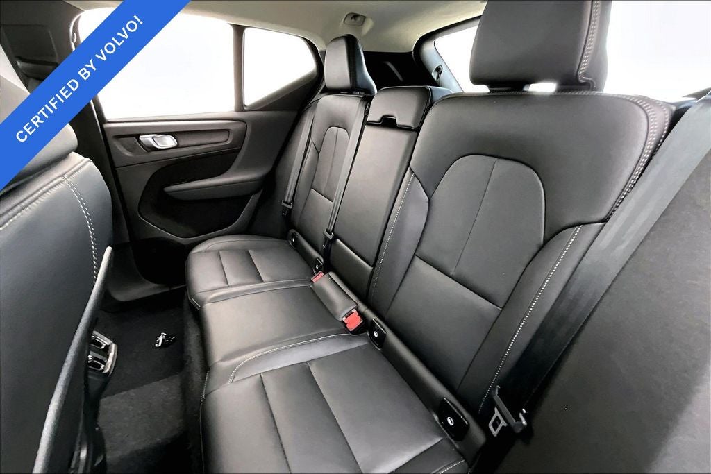 2025 Volvo XC40 B5 Plus Dark Theme