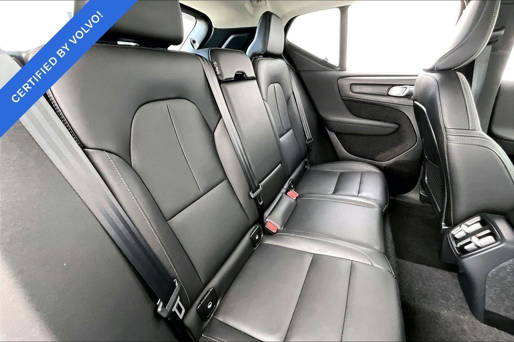 2025 Volvo XC40 B5 Plus Dark Theme