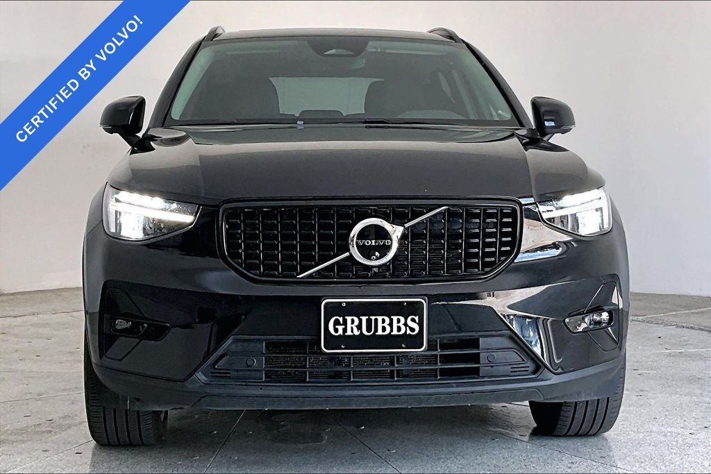 2025 Volvo XC40 B5 Plus Dark Theme