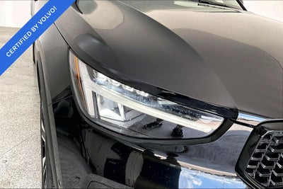 2025 Volvo XC40 B5 Plus Dark Theme