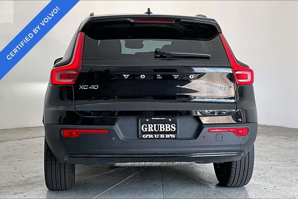 2025 Volvo XC40 B5 Plus Dark Theme
