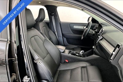 2025 Volvo XC40 B5 Plus Dark Theme