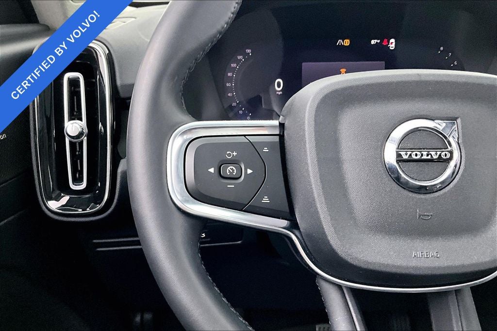 2023 Volvo XC40 B5 Plus Bright Theme