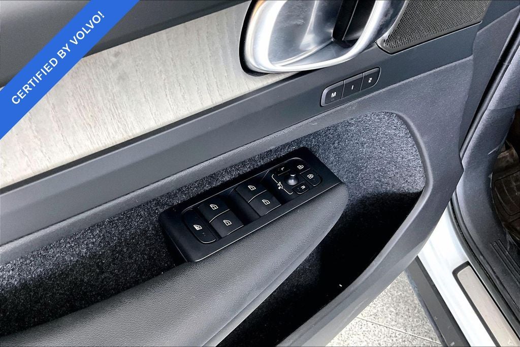 2023 Volvo XC40 B5 Plus Bright Theme