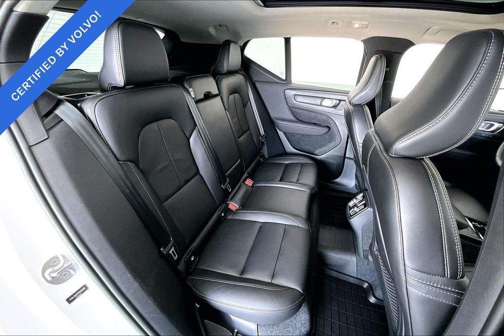 2023 Volvo XC40 B5 Plus Bright Theme