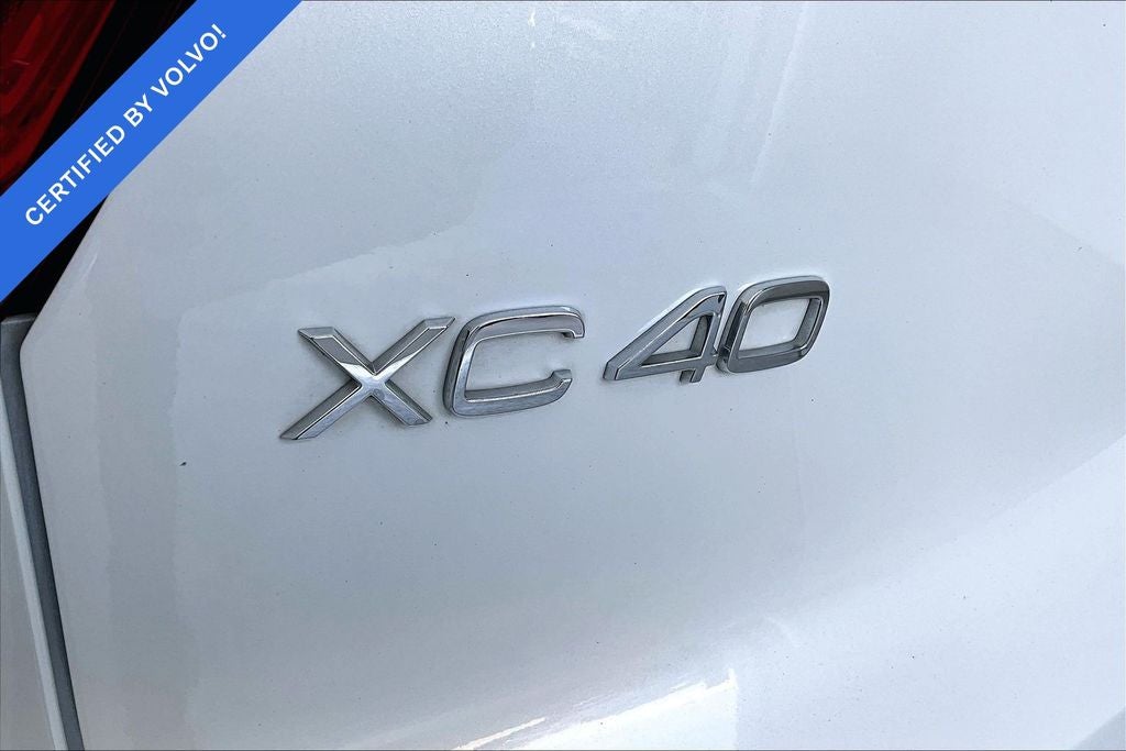 2023 Volvo XC40 B5 Plus Bright Theme