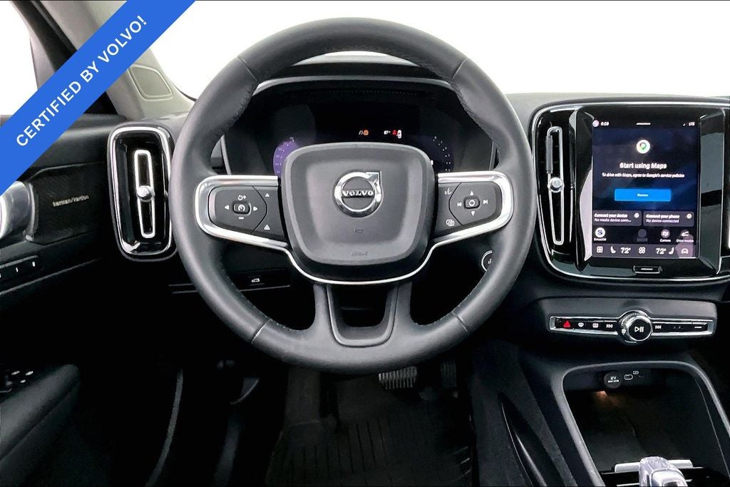 2023 Volvo XC40 B5 Plus Bright Theme