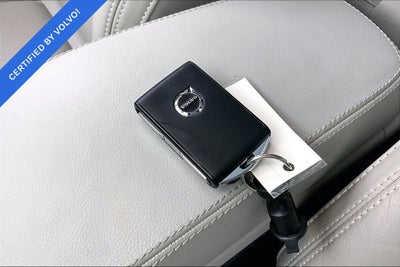 2024 Volvo XC40 B5 Plus Dark Theme