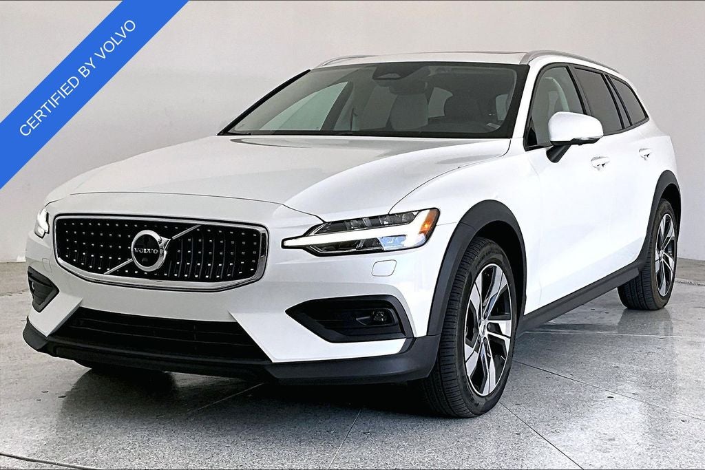 2023 Volvo V60 Cross Country B5 Plus