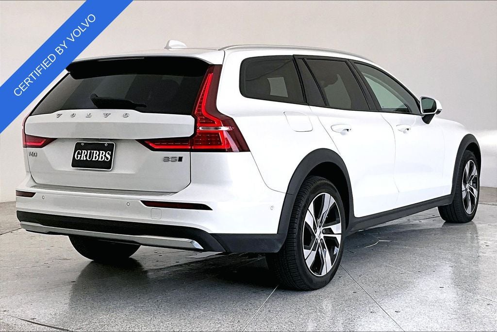 2023 Volvo V60 Cross Country B5 Plus