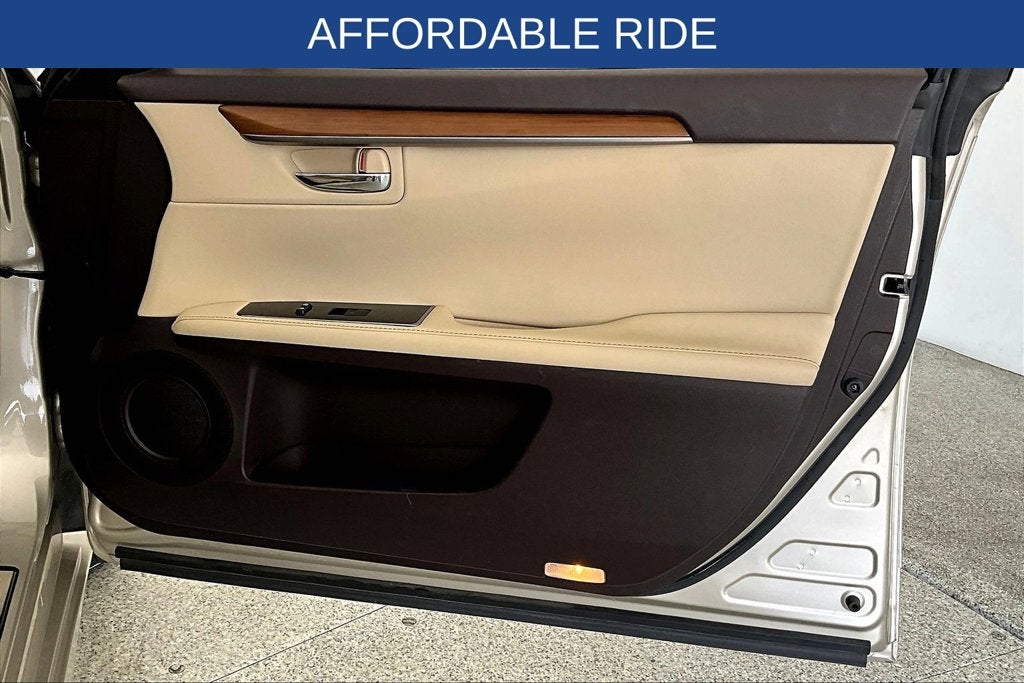 2016 Lexus ES 300h
