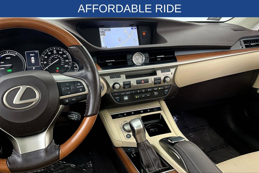 2016 Lexus ES 300h